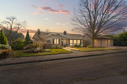 2798 Yvonne Rd, Medford, OR, 97504-8802 | Card Image