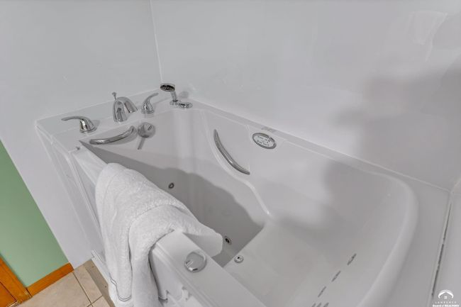 4004 Vintage Ct, Condo with 3 bedrooms, 2 bathrooms and null parking in Lawrence KS | Image 20