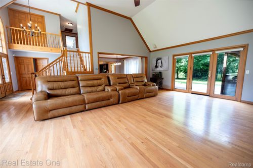 11514 Kings Knight Cir, Grand Blanc, MI, 48439-8621 | Card Image