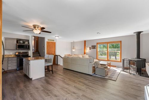 W165N10401 Wagon Trail, Germantown, WI, 53022 | Card Image