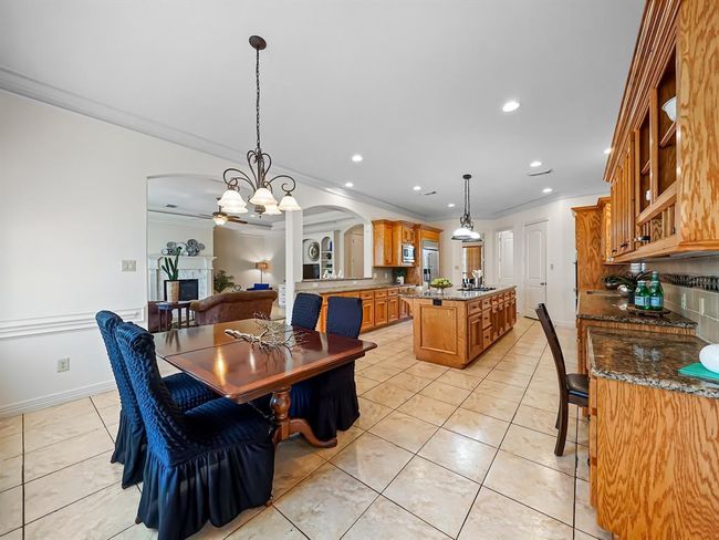 Cozy breakfast nook with seamless kitchen access. | Image 18