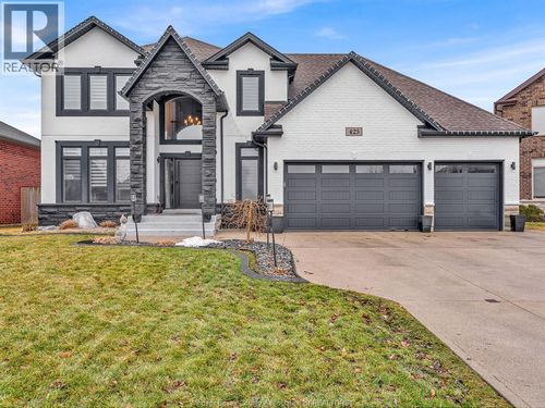 425 Pinehurst Dr, Belle River, ON, N8L0X4 | Card Image