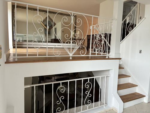 20 Shelbourne Ln, Commack, NY, 11725-2622 | Card Image