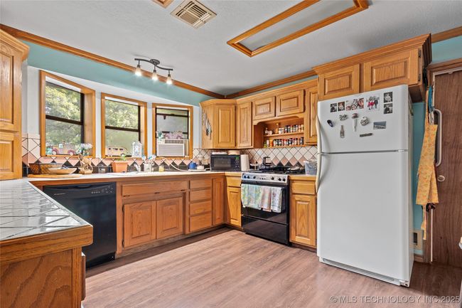 6721 Swayback Rd, House other with 3 bedrooms, 2 bathrooms and null parking in Sulphur OK | Image 14