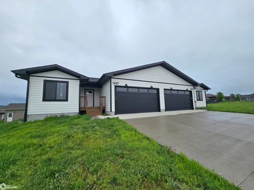 1407 E 10th St, Carroll, IA, 51401 | Card Image