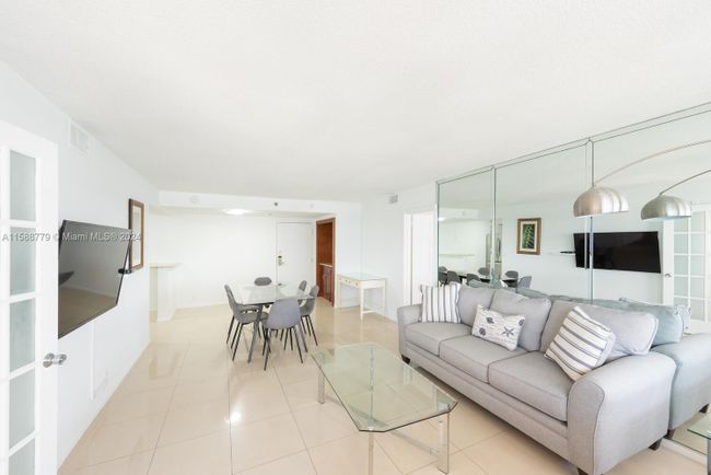 1508 - 5225 Collins Ave, Condo with 2 bedrooms, 2 bathrooms and null parking in Miami Beach FL | Image 5