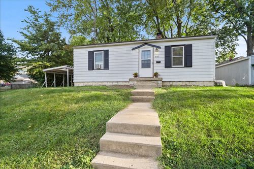 803 Marion St, Bloomington, IL, 61701-1943 | Card Image