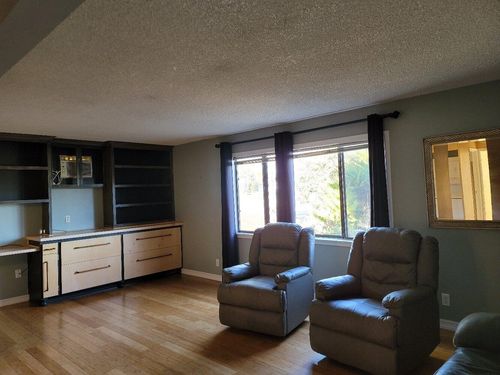 283 N 10th St, Central Point, OR, 97502-3058 | Card Image