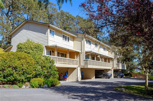 22-3981 Nelthorpe St, Saanich, BC, V8X0Z2 | Card Image