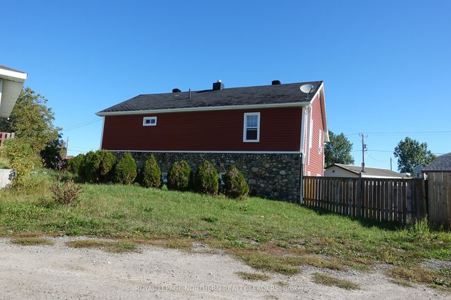 683 Lemieux Ave, Home with 3 bedrooms, 3 bathrooms and 15 parking in Timmins ON | Image 5