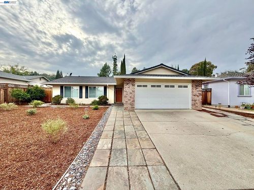 8525 Ousley Dr, Gilroy, CA, 95020-3728 | Card Image
