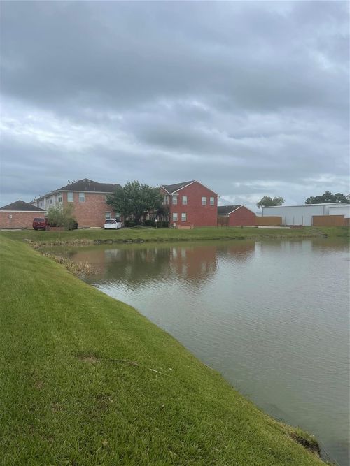 2117 Kemah Village Dr, Kemah, TX, 77565-1717 | Card Image