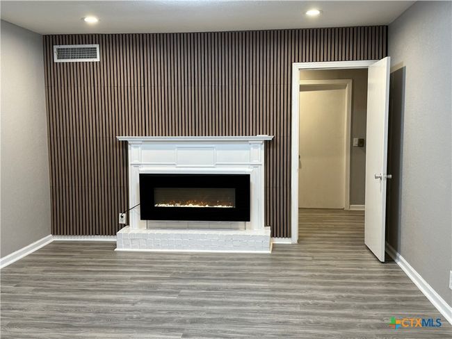 302 Smith St, House other with 3 bedrooms, 2 bathrooms and null parking in Gonzales TX | Image 10