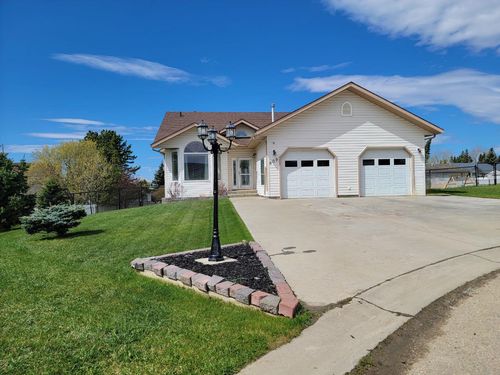 809 Cherry Close, Beaverlodge, AB, T0H0C0 | Card Image