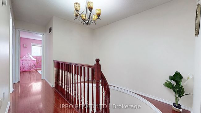 41 Lauraglen Cres, House attached with 6 bedrooms, 4 bathrooms and 4 parking in Brampton ON | Image 16