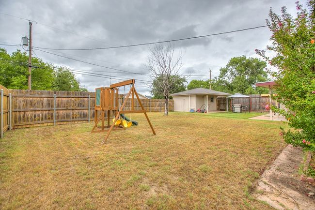 104 Largent Ave, House other with 4 bedrooms, 2 bathrooms and 2 parking in Ballinger TX | Image 34