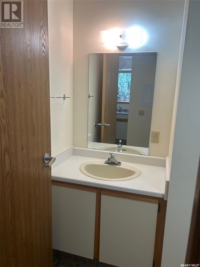 102 Mannor Dr, Condo with 1 bedrooms, 1 bathrooms and null parking in Nipawin SK | Image 17