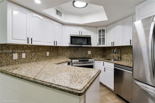103-8205 Lake Dr, Doral, FL, 33166 | Card Image