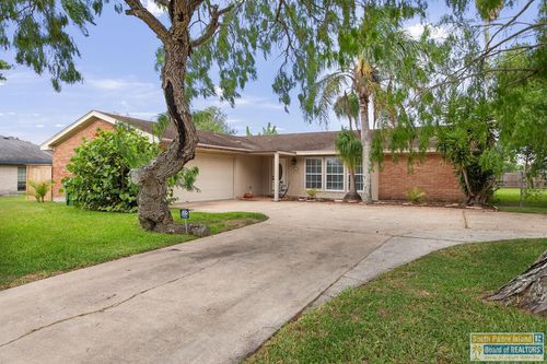 421 Mesquite Dr, Laguna Vista, TX, 78578-2740 | Card Image