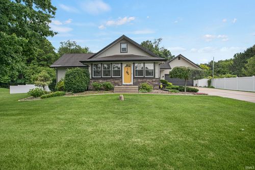 18342 State Line Road, South Bend, IN, 46637-2304 | Card Image