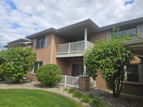 2b-9833 Wildwood Cir, Munster, IN, 46321-3991 | Card Image