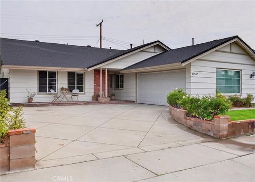 19533 Babington St, Canyon Country, CA, 91351-2002 | Card Image