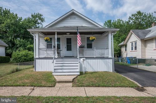 130 Greenwood Ave, BURLINGTON, NJ, 08016-2415 | Card Image