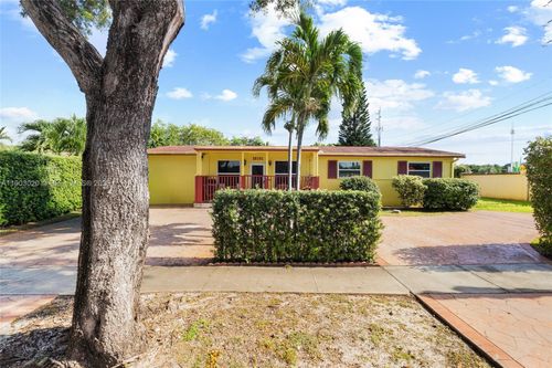 18151 Ne 9th Ct, North Miami Beach, FL, 33162-1166 | Card Image
