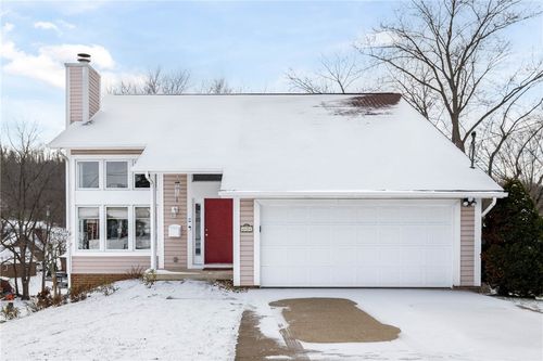 45 Spring Valley Dr, Washington, PA, 15301-6213 | Card Image