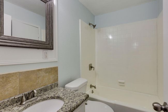 411 S Dooley St, Condo with 10 bedrooms, 5 bathrooms and 8 parking in Grapevine TX | Image 14