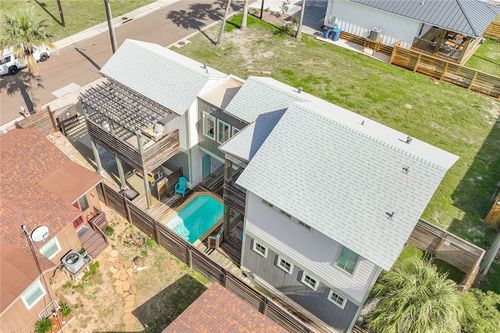 147 W Brundrett Ave, Port Aransas, TX, 78373-5146 | Card Image
