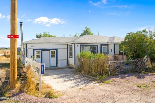 682 Park Ave, Osage, WY, 82723-5042 | Card Image