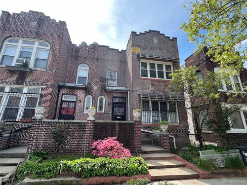 78-12 32nd Ave, East Elmhurst, NY, 11370-1821 | Card Image