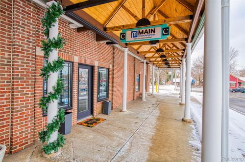300-315 W North St, Brighton, MI, 48116-1555 | Card Image
