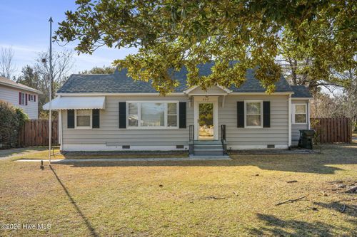 337 Chatham St, Newport, NC, 28570-8517 | Card Image