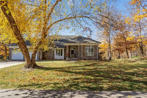 1919 Se Oak Knolls Court, Cedar Rapids, IA, 52403 | Card Image