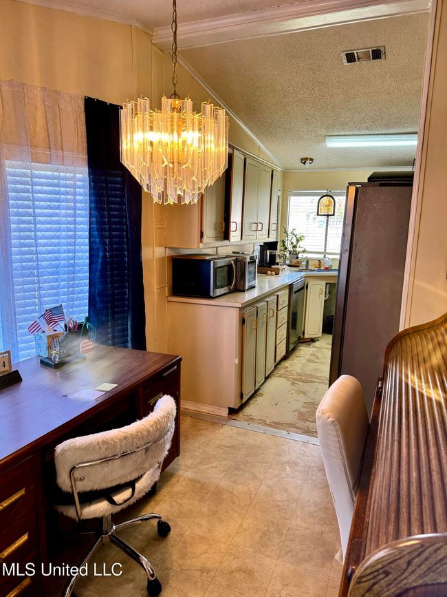 Breakfast Nook/Office | Image 26