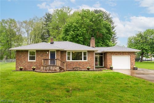 1213 Pleasantview Ave Se, North Canton, OH, 44720-3841 | Card Image