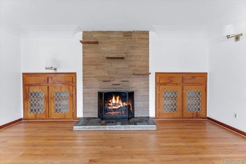 9127 Lake Rd, Grosse Ile, MI, 48138-1920 | Card Image