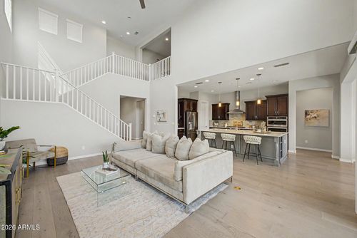 9565 W Patrick Ln, Peoria, AZ, 85383-4351 | Card Image