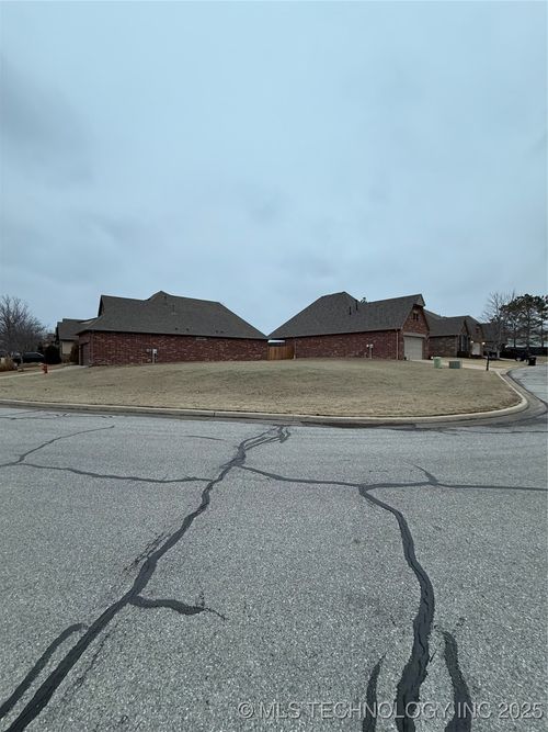 812 W Urbana Street S, Broken Arrow, OK, 74012 | Card Image