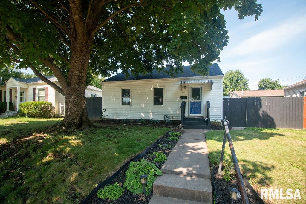 Esplanade Ave, Davenport, IA 52803
