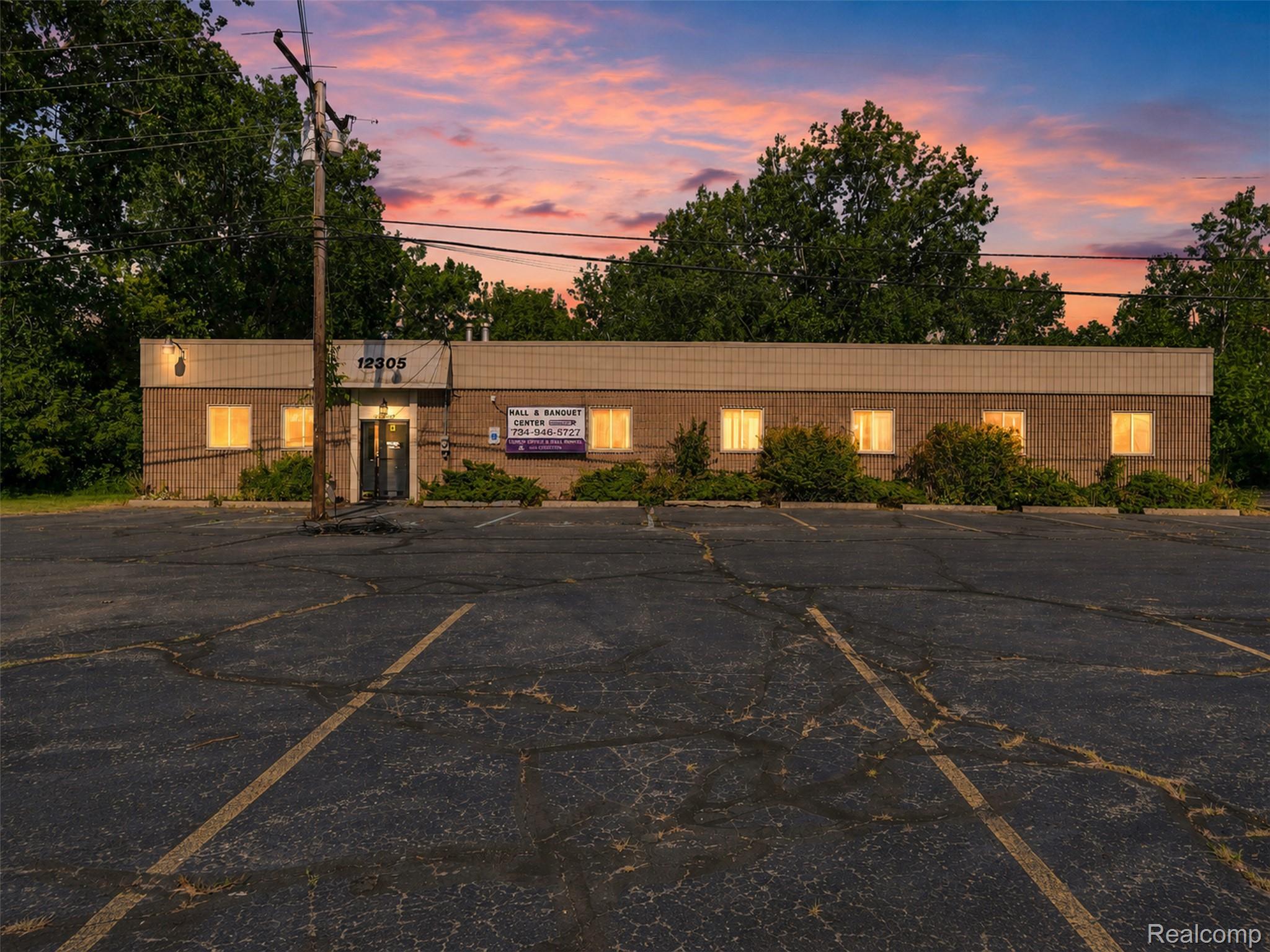 Commercial Sale in Taylor