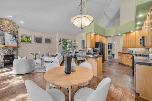 19571 Simpson Ave, Bend, OR, 97702-9014 | Card Image