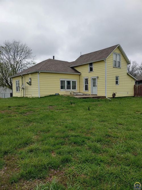 608 E Lake St, Mc Louth, KS, 66054-5205 | Card Image