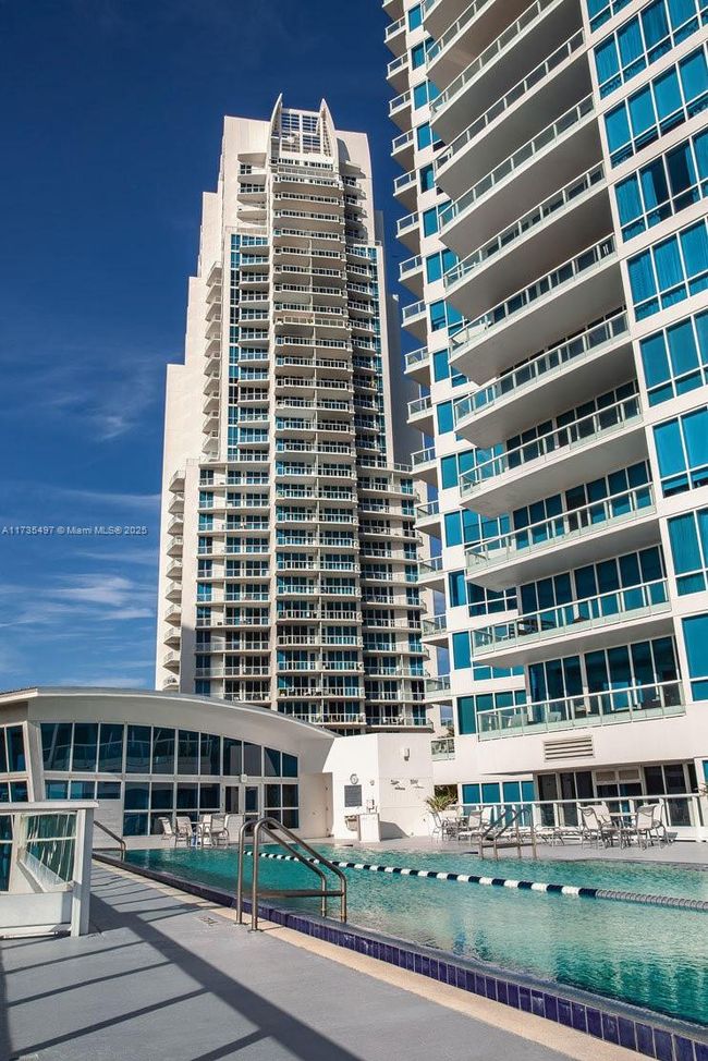 APT-1704 - 50 S Pointe Dr, Condo with 2 bedrooms, 3 bathrooms and null parking in Miami Beach FL | Image 41