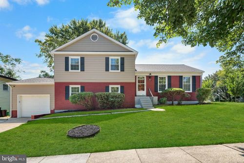 2101 Willowtree Ln, TEMPLE HILLS, MD, 20748-5724 | Card Image