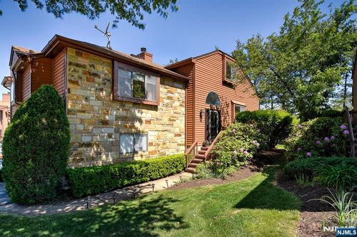 17 Independence Way, Rockaway, NJ, 07866-4808 | Card Image