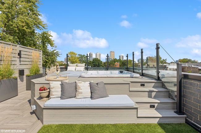 2 - 2633 N Mildred Ave, Condo with 4 bedrooms, 3 bathrooms and 1 parking in CHICAGO IL | Image 39