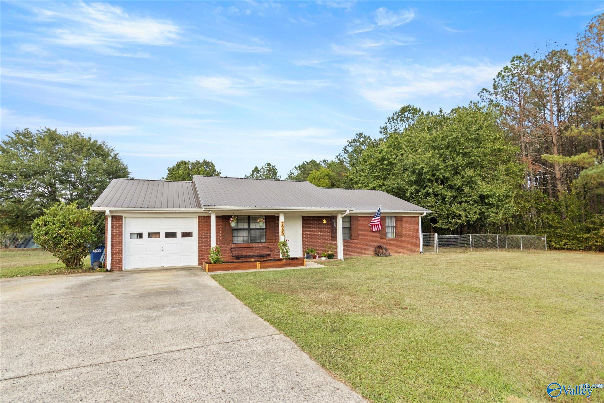 Solitude Ave, Albertville, AL 35950